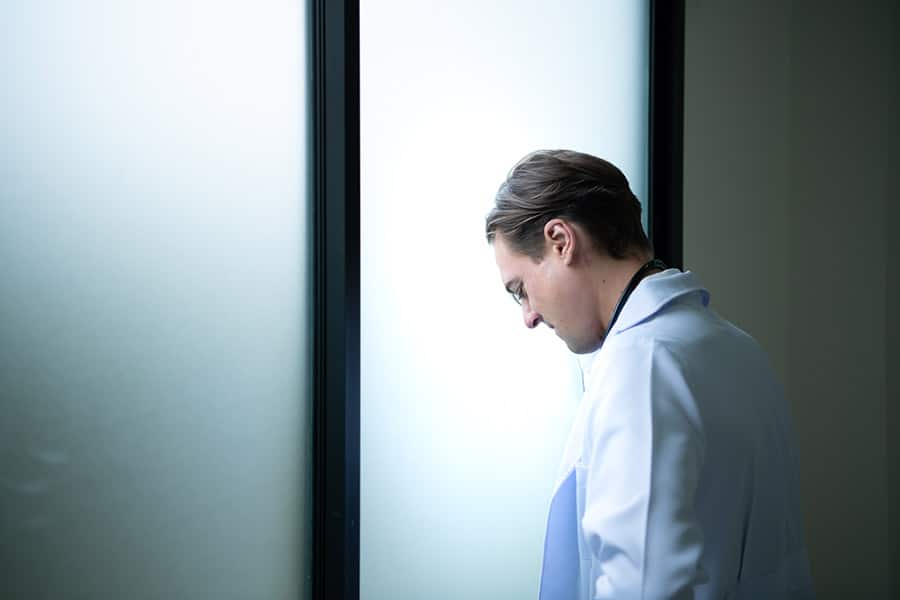 What to Do if a Doctor's Mistake Hurts Someone - Featured Image